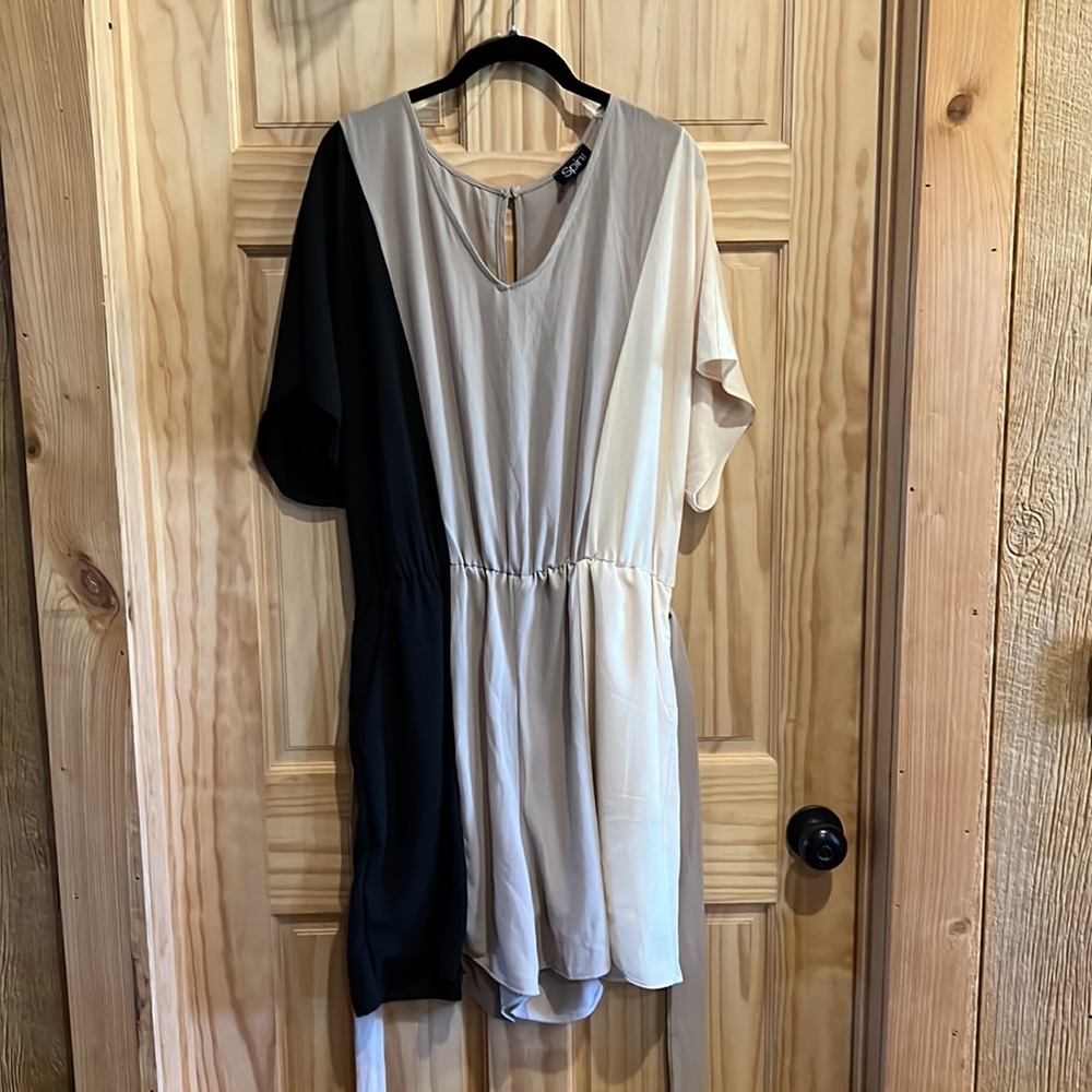 Tri colored Romper - Picture 3 of 3